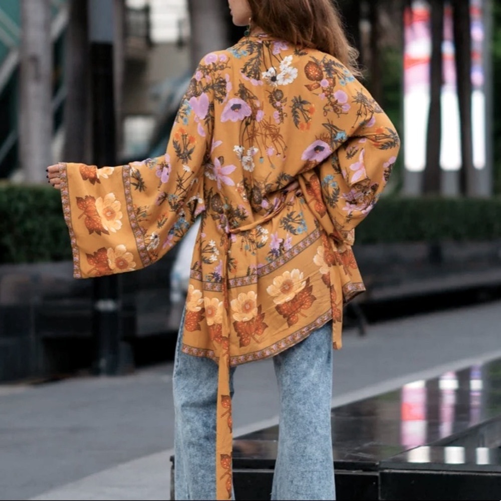 Wild Bloom Floral Print Kimono Jacket Half Length Robe - Picture 1 of 6